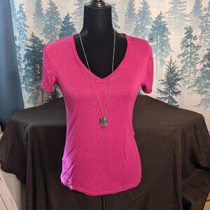 💖 Fuchsia Vibes Only | Just Be... V-Neck Tee (M)